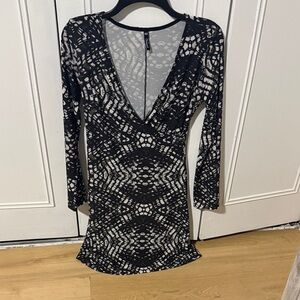 Chic Black and White Long Sleeve Dress